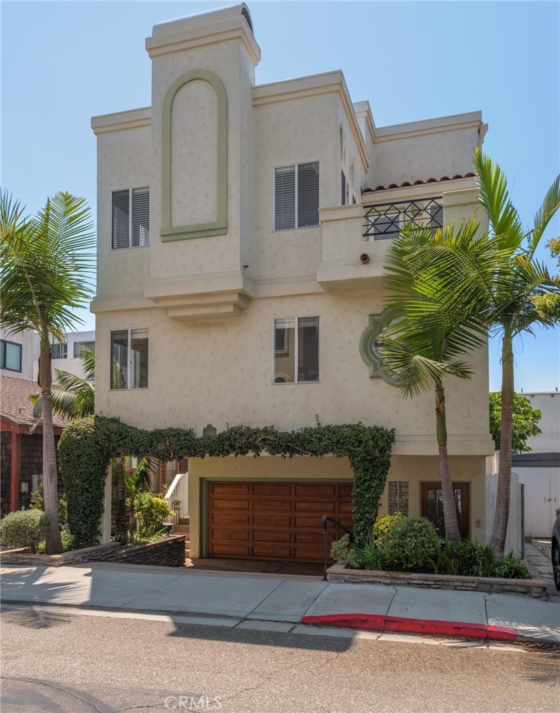 Welcome to 849 Loma Drive, This newly upodated 3 level Townhouse has no comon walls, featuring two primary suites with large closets, a loft with ocean views, Swedish fireplace, private balcony, and 3/4 bath. Three balconies total, two with ocean views. Upgraded kitchen with stainless steel appliances including microwave, stove, refrigerator, and wine cooler. Freshly updated with new paint, new carpet, new fixtures, tile flooring in dining, living, and kitchen, plus all-new blinds throught. Washer and dryer in garage, two-car garage with opener, trash and gardener included. Built in 1990, no pets, renter's insurance required.
Gardener and Trash paid for by Owner.