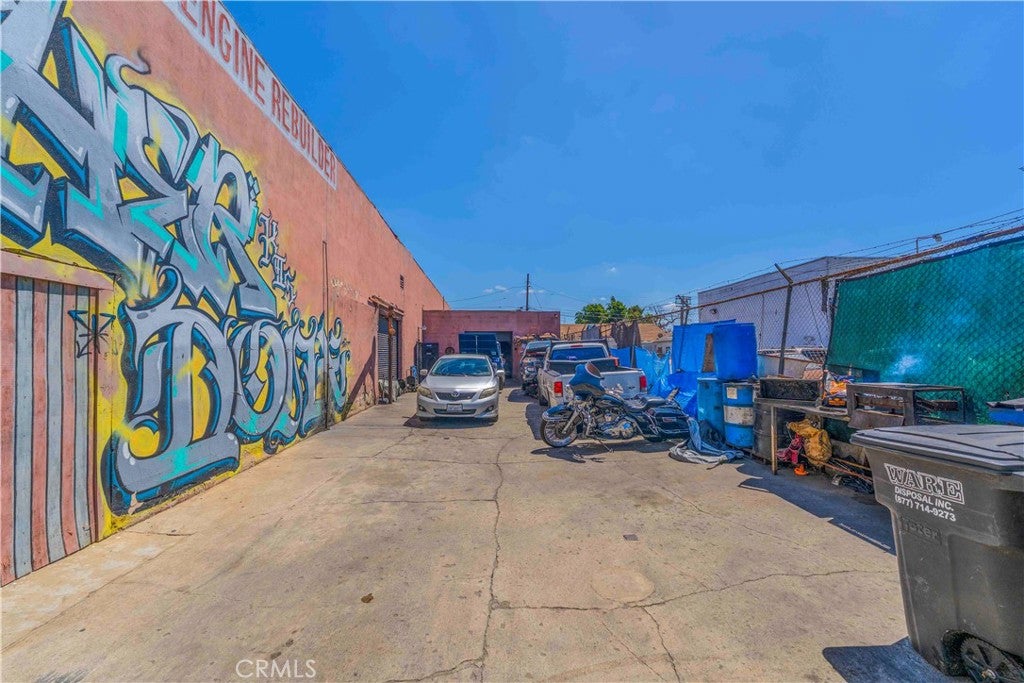 5726 S CENTRAL Avenue