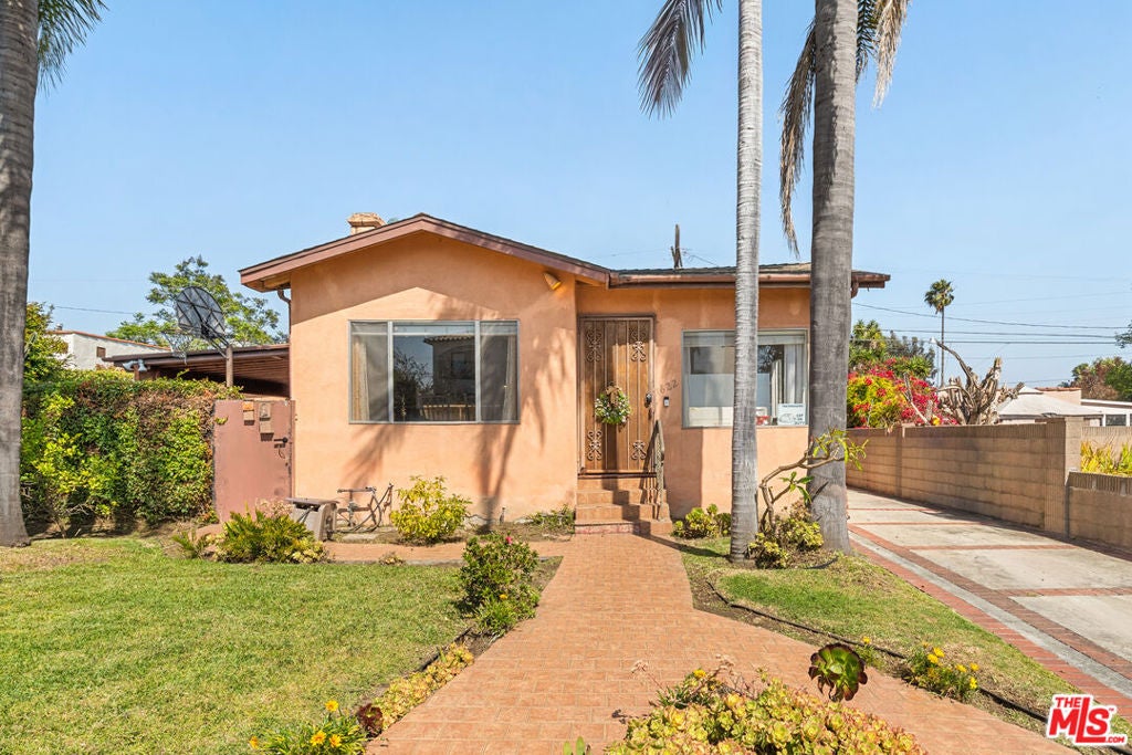 1622 S Spaulding Avenue, Los Angeles CA 90019