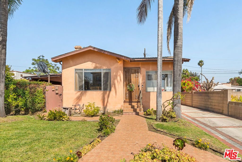 Photo of 1622 S Spaulding Avenue, Los Angeles, CA 90019 (MLS # 26786391)