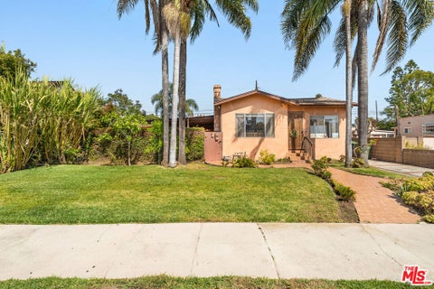 Photo of 1622 S Spaulding Avenue, Los Angeles, CA 90019 (MLS # 26786391)