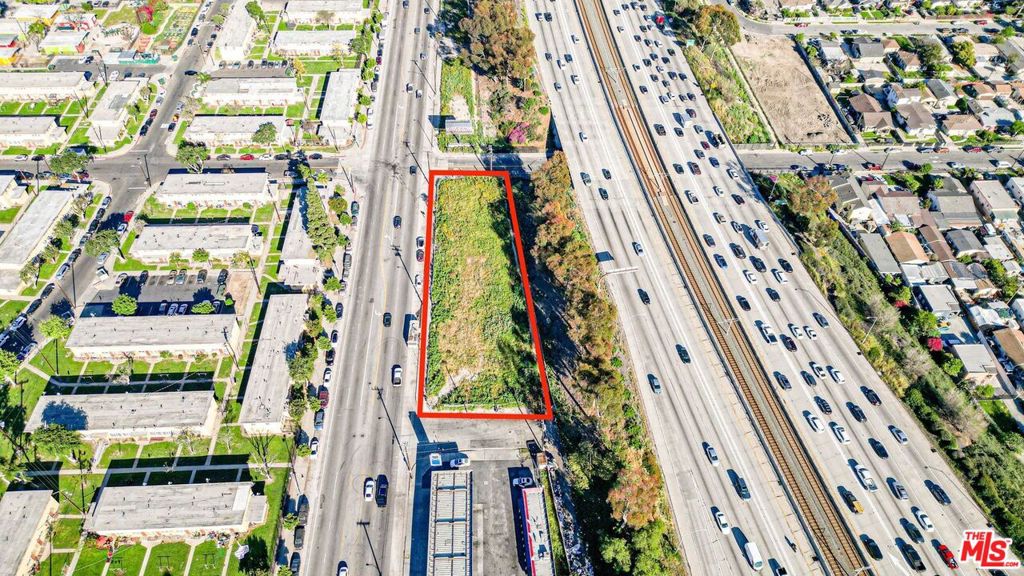 1422 E Imperial Highway