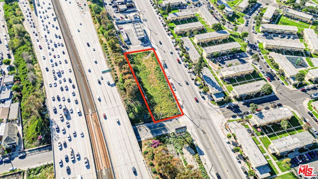 1422 E Imperial Highway