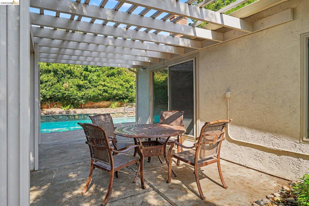 325 Hillsdale Dr