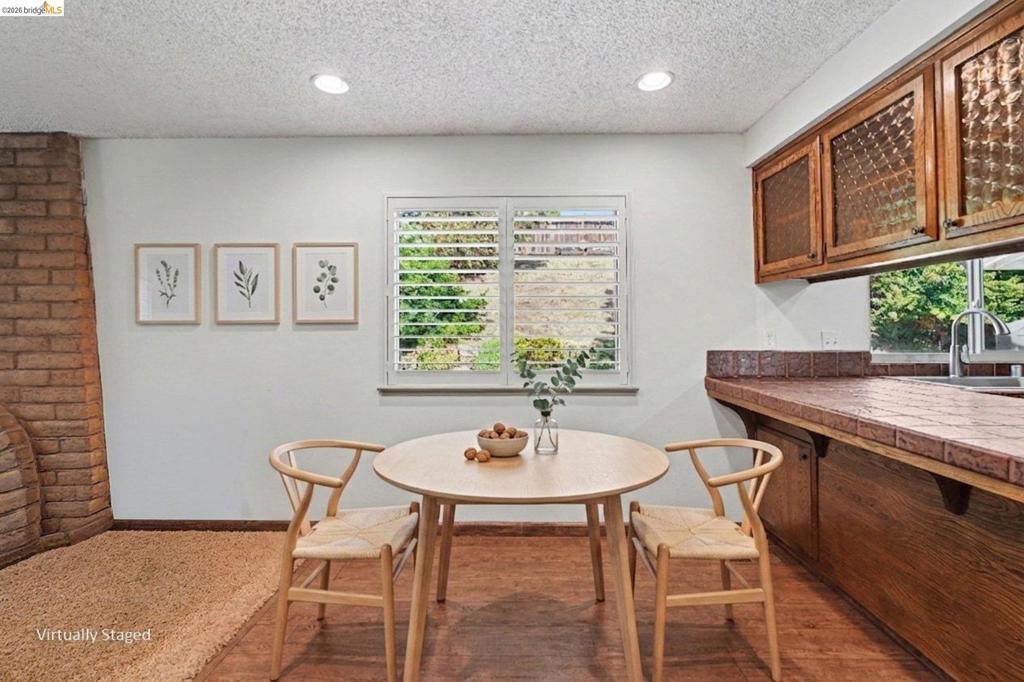 325 Hillsdale Dr