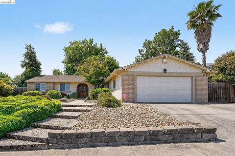 Photo of 325 Hillsdale Dr DR, Pittsburg, CA 94565 (MLS # 41134435)