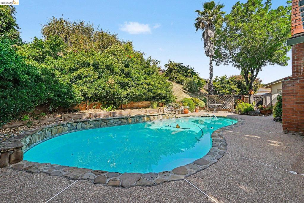 325 Hillsdale Dr