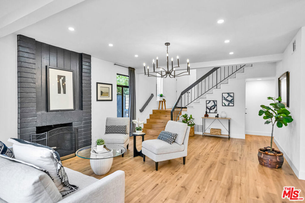 1059 Hillview Circle