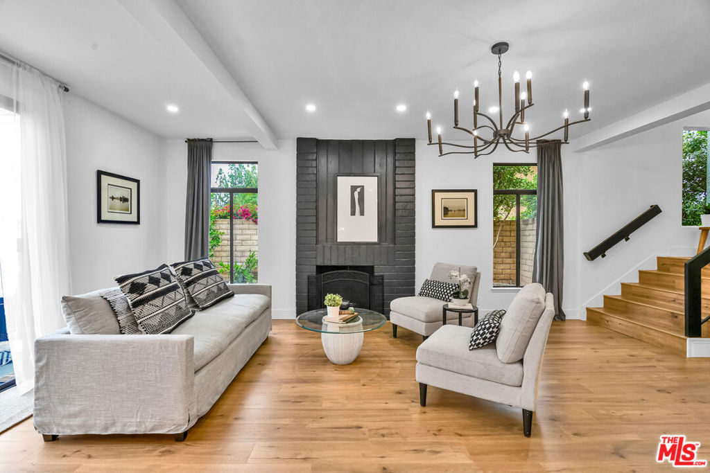 1059 Hillview Circle