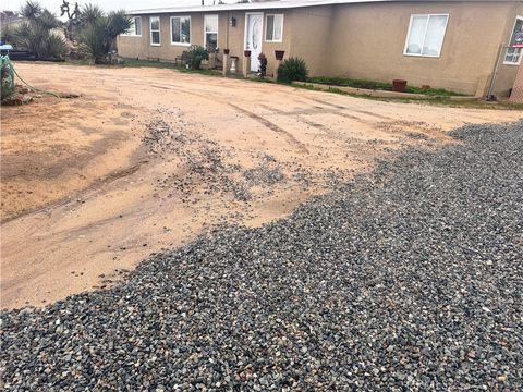 Photo of 60325 Natoma Trl, Joshua Tree, CA 92252 (MLS # SW25263945)