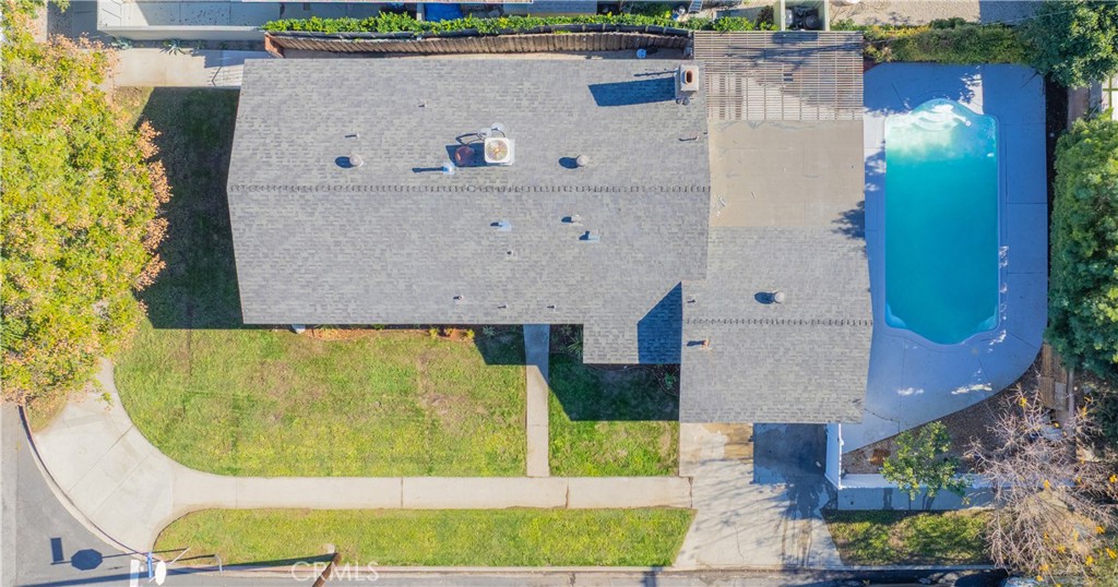 19034 Wyandotte Avenue