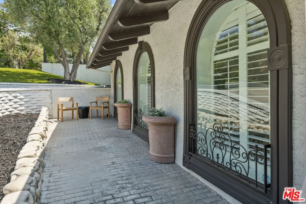 Los Angeles, California 90024, United States, 5 Bedrooms Bedrooms, ,4 BathroomsBathrooms,Residential,Active,173969