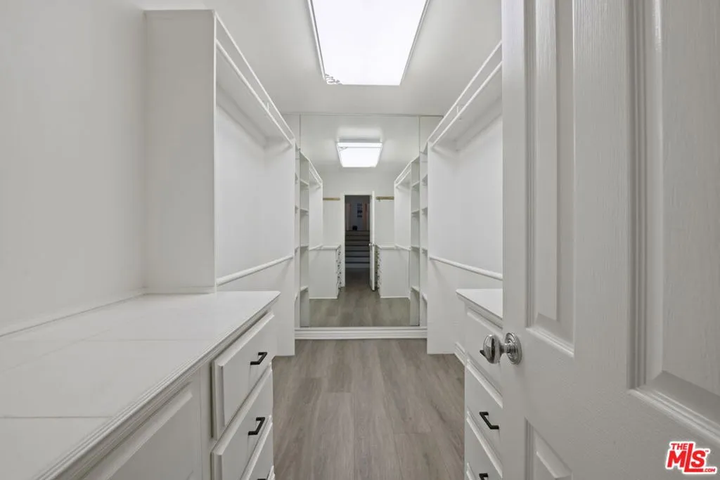 Los Angeles, California 90024, United States, 5 Bedrooms Bedrooms, ,4 BathroomsBathrooms,Residential,Active,173969