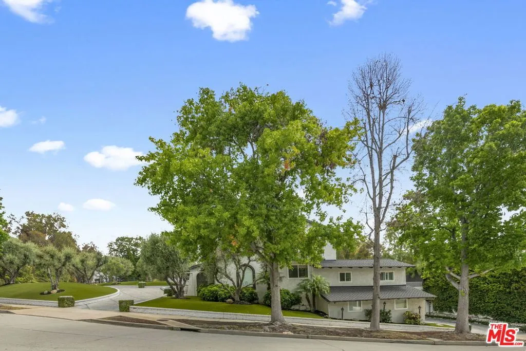 Los Angeles, California 90024, United States, 5 Bedrooms Bedrooms, ,4 BathroomsBathrooms,Residential,Active,173969