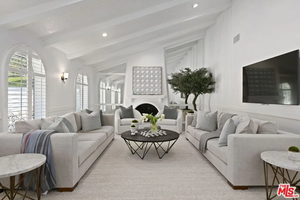 Los Angeles, California 90024, United States, 5 Bedrooms Bedrooms, ,4 BathroomsBathrooms,Residential,Active,173969