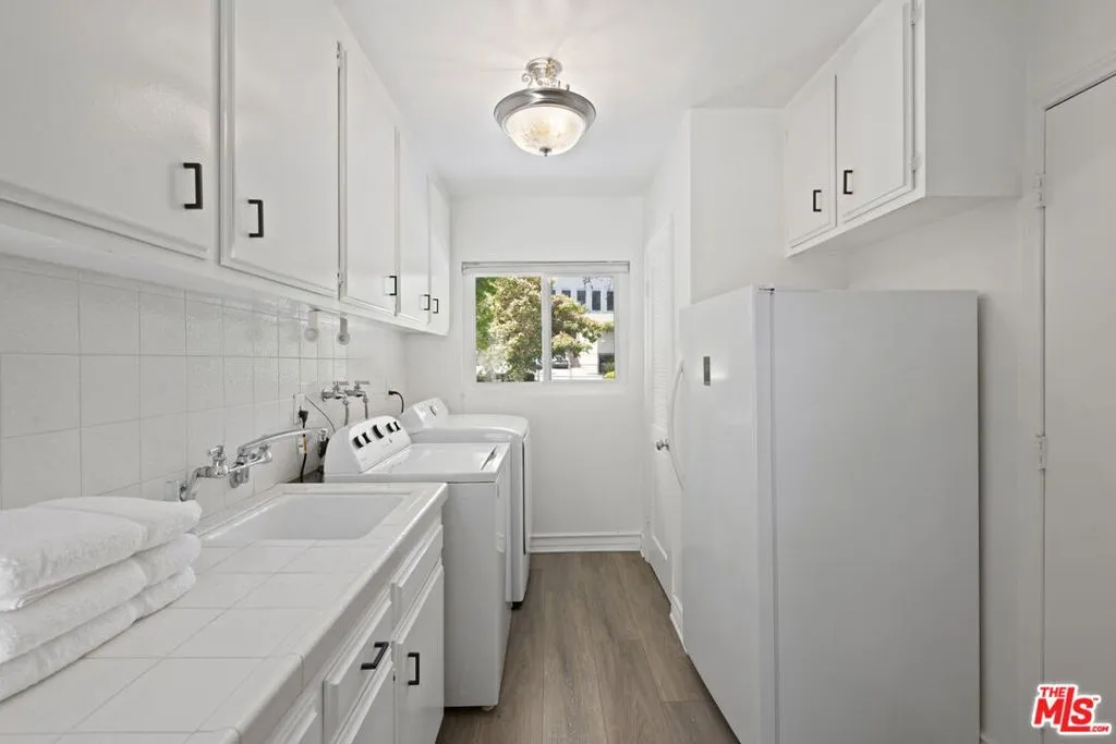 Los Angeles, California 90024, United States, 5 Bedrooms Bedrooms, ,4 BathroomsBathrooms,Residential,Active,173969