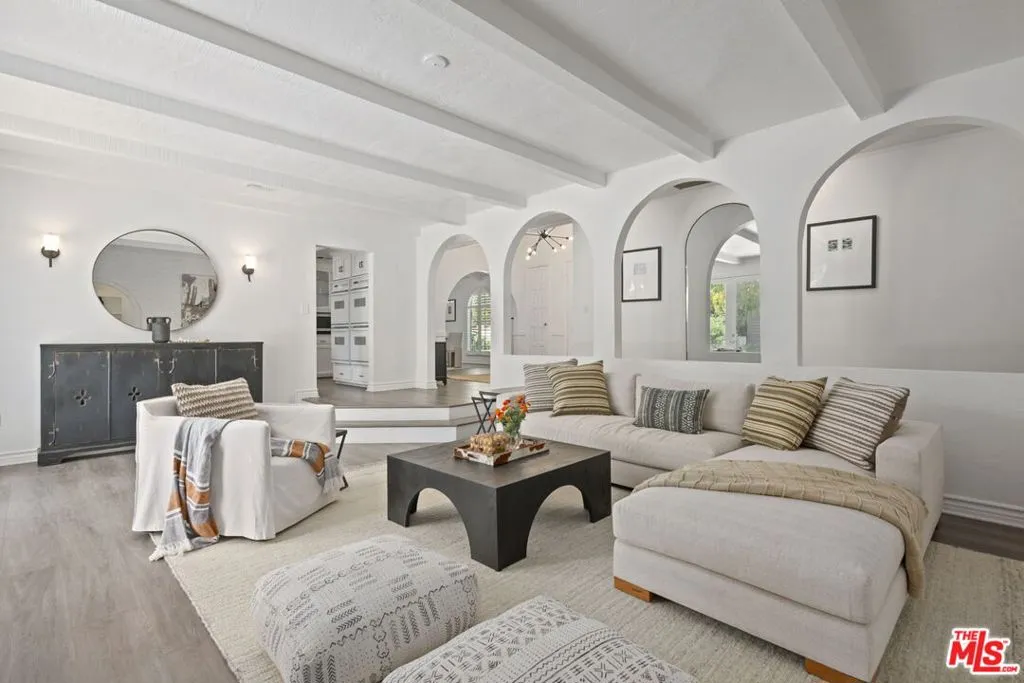 Los Angeles, California 90024, United States, 5 Bedrooms Bedrooms, ,4 BathroomsBathrooms,Residential,Active,173969