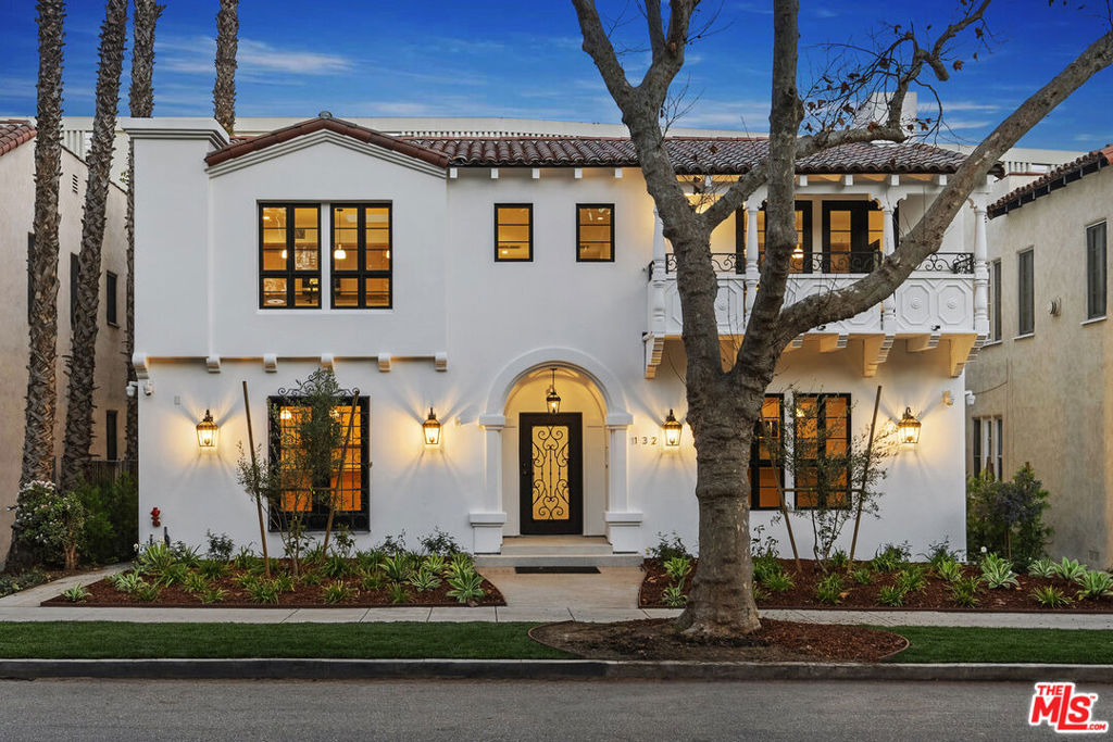 Discover the perfect blend of modern luxury and timeless charm in this newly renovated Spanish-style building, The Oakhurst, located in the heart of Beverly Hills proper. This one-bedroom, one-bathroom unit is a rare opportunity to lease a residence in one of the most coveted cities in the world. Having never been lived in, Unit #4 offers a pristine living experience with exquisite details throughout.The interior features Taj Mahal porcelain countertops with striking waterfall edges, brand-new appliances, and an in-unit washer and dryer for ultimate convenience. The bathroom is beautifully appointed with a sleek Geberit wall-mounted toilet, and the entire unit is climate-controlled with brand-new central air and heating.Security is a priority, with numerous cameras strategically placed throughout the building and a secure call box for added peace of mind. Don't miss the opportunity to lease a piece of Beverly Hills legacy at The Oakhurst. (Storage rooms are also available for lease).