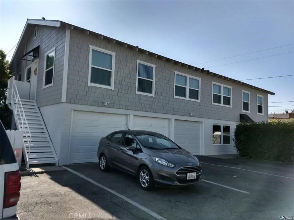 Newly remodeled downstairs apartment unit. 2 bedrooms and 1 bathroom. New wood laminate floors. Central air and heating system. One car garage plus one uncovered parking space. Small yard. No pets.