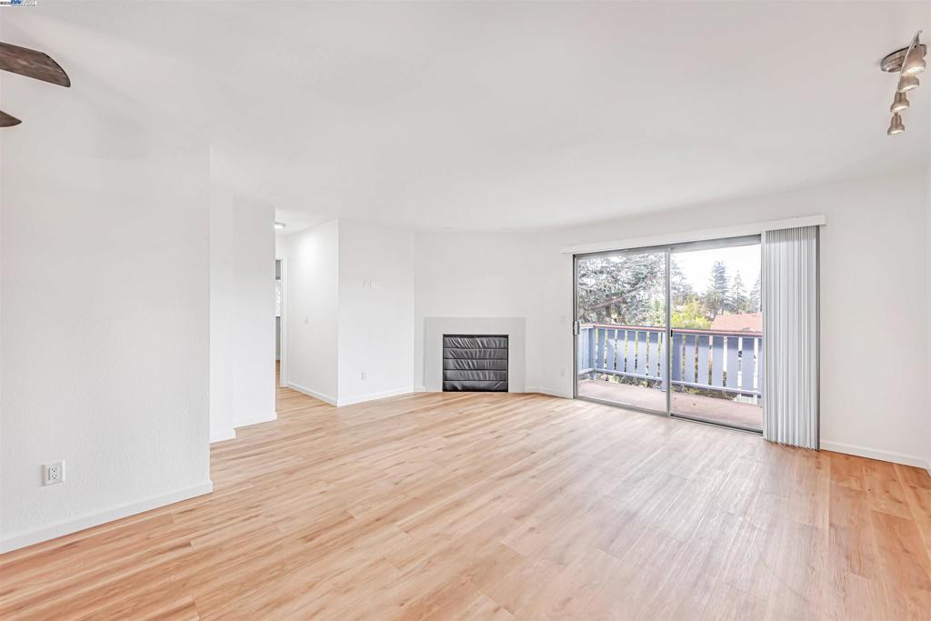 HAYWARD - Residential