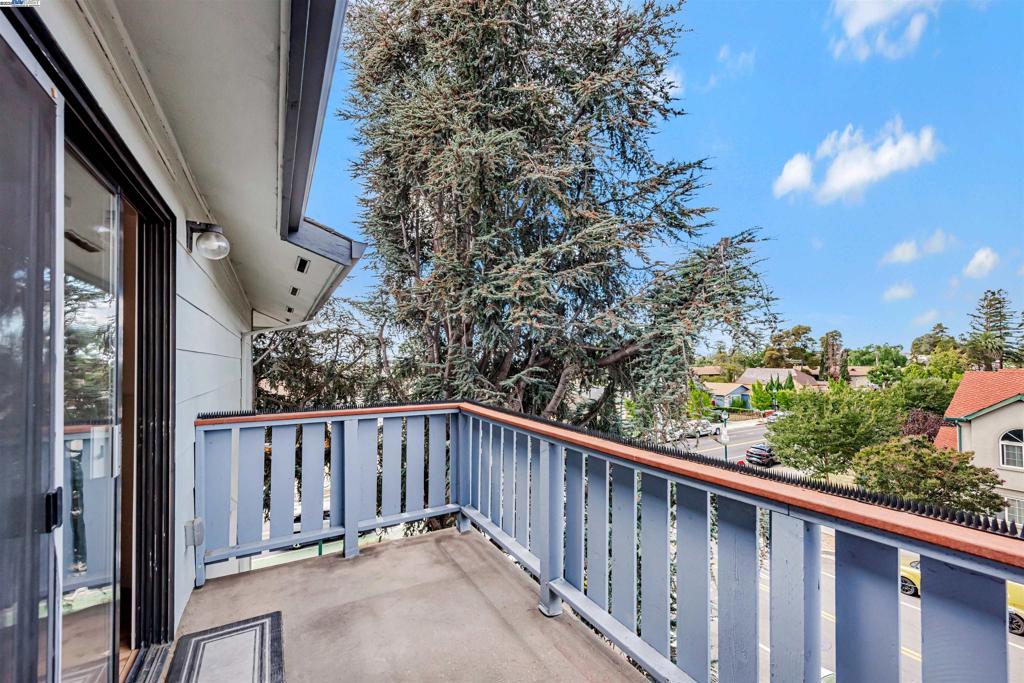 HAYWARD - Residential
