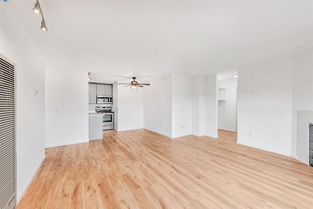HAYWARD - Residential