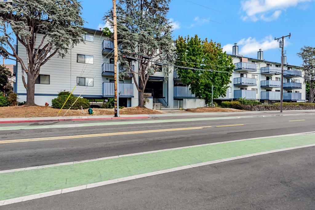HAYWARD - Residential