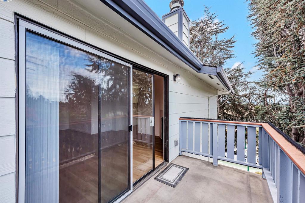 HAYWARD - Residential