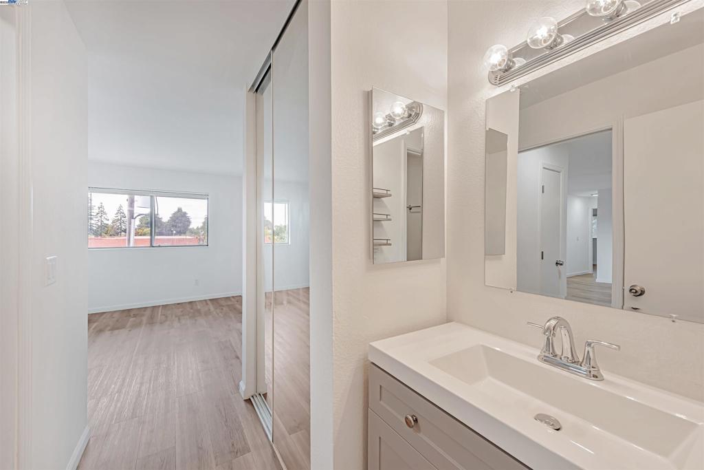 HAYWARD - Residential