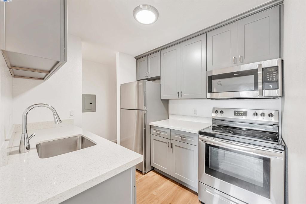 HAYWARD - Residential
