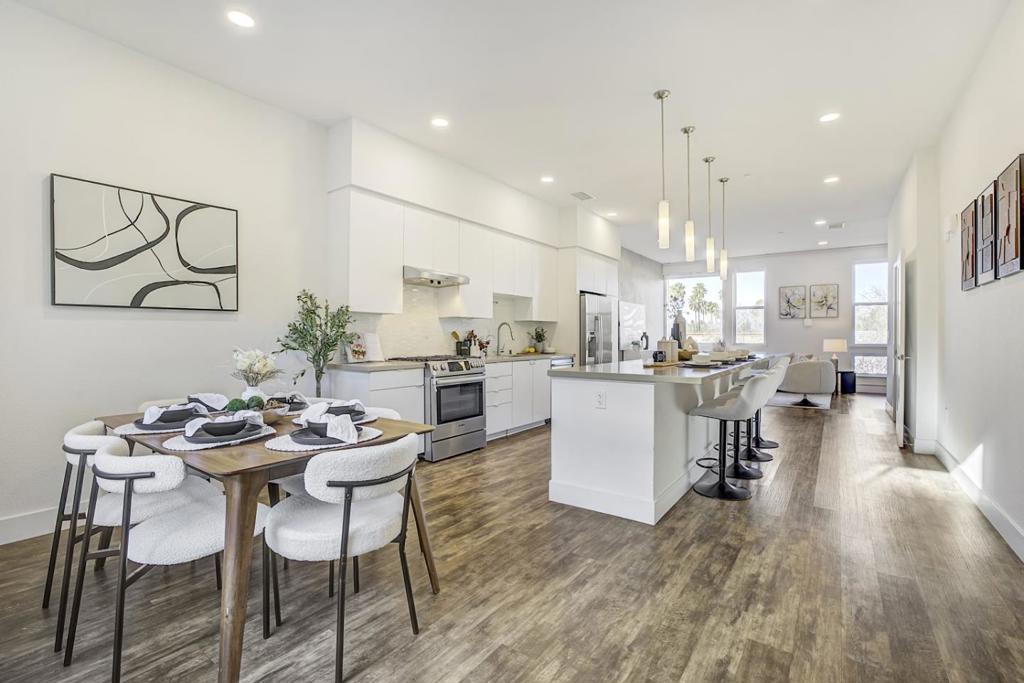 3768 Capitol Avenue 308B