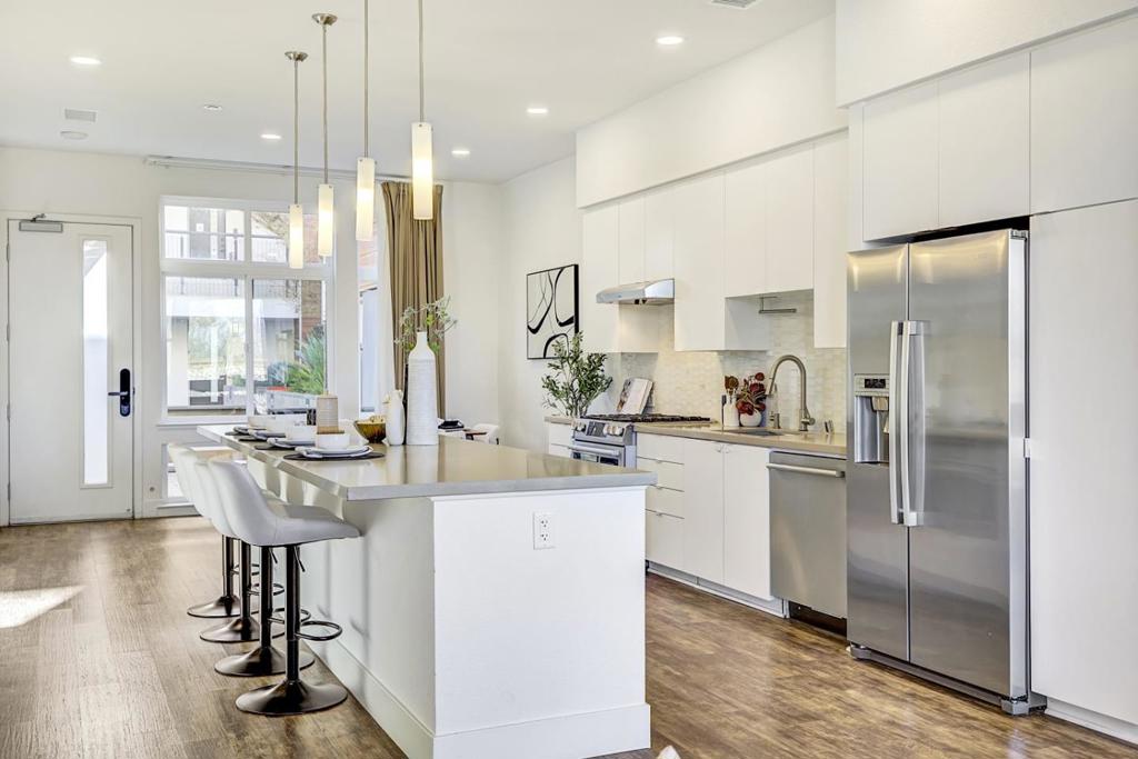 3768 Capitol Avenue 308B