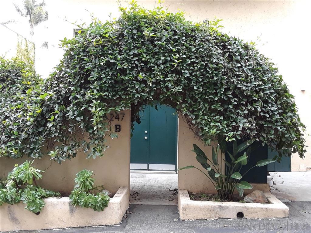 CHARMING FIRST FLOOR, ONE LEVEL, TWO BED ROOM ONE BATH WITH ONE CARPORT, FIREPLACE AND PRIVATE LITTLE YARD. LIGHT AND BRIGHT. HIGH CEILING AND COOL ARCHITECTURE DESIGN. ONLY 4 UNIT IN COMPLEX. N LAUNDRY IN THE UNIT. EXTRA STORAGE ONE IN COMMON AREA. COURTESY REFRIGERATOR INCLUDED. CLOSE TO BEACH, SHOPS AND THE 101.