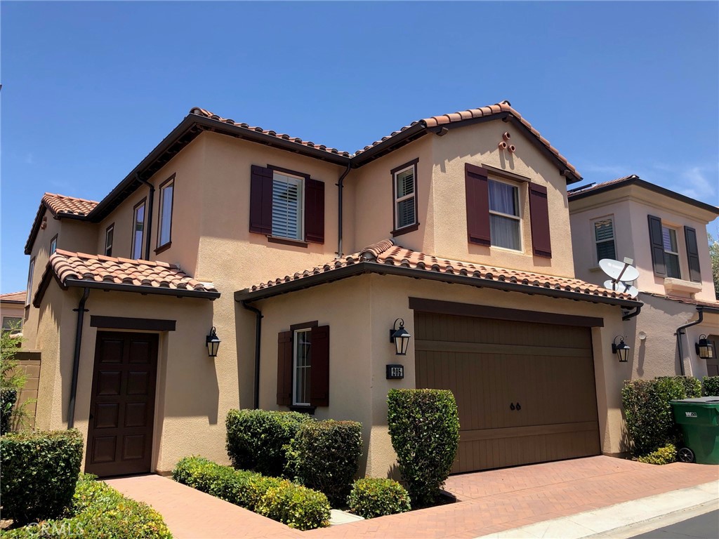 Beautiful 4 bedrooms and 4 bathrooms detached home in Stonegate community, Irvine. Each bedroom has its own bathroom. Downstairs features a bedroom with a walk-in closet and a bathroom with a walk-in shower. The spacious living room opens to the dining room with a wider island, upgraded granite countertops. Brand new carpet on second floor. Built-in-desk in the upstairs hallway can be used for office work/homework. The front yard is secured with a separate entry door and the backyard has built in trellis, perfect for relaxing and entertaining guests. Close to Stonegate Elementary school and Northwood High. Enjoy resort style living at its finest in the Stonegate community, including numerous parks, pools, spas, barbecue areas, hiking and biking trails, walking distance to shopping and easy access to freeway 5, 405, 133 & 241 and award-winning Irvine schools, beach and more.
This is a rare opportunity to experience the best of California indoor-outdoor living in a vibrant community. Must see!