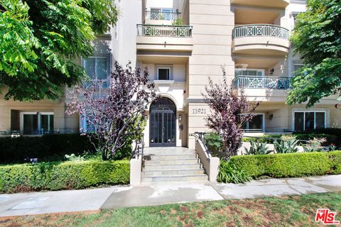 Photo of 11921 Dorothy Street #102, Los Angeles, CA 90049 (MLS # 26663787)