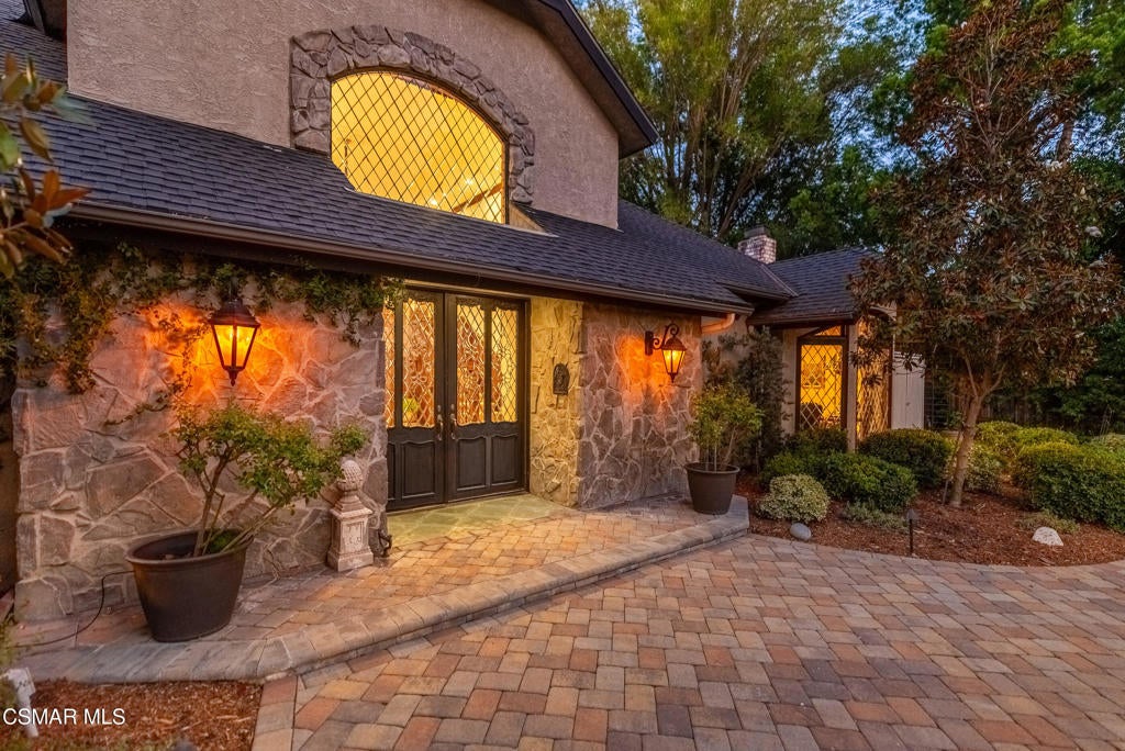 5676 Colodny Drive, Agoura Hills CA 91301