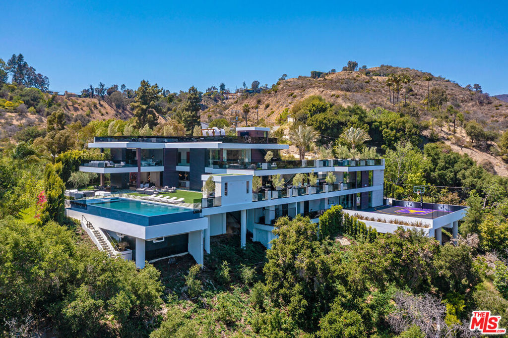 1047 N Bundy Drive