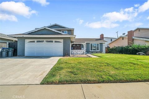 Photo of 18222 Coltman Ave, Carson, CA 90746 (MLS # SB25253181)