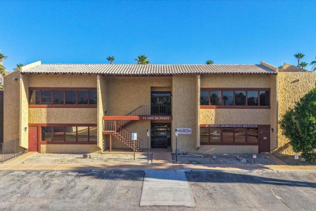 74090 El Paseo 101