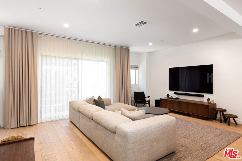 Photo of 1204 N Thomas Lane, Los Angeles, CA 90038 (MLS # 25482495)