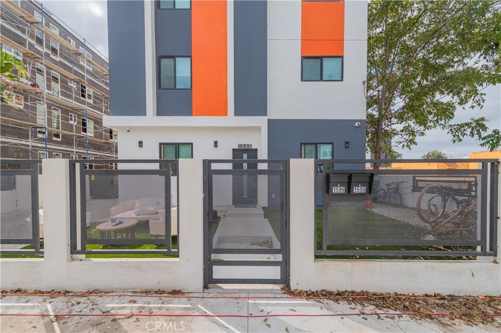 1598 W 36th