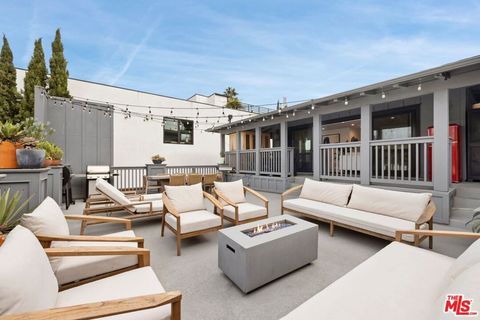 Photo of 637 Santa Clara Ave, Los Angeles, CA 90291 (MLS # 26666149)