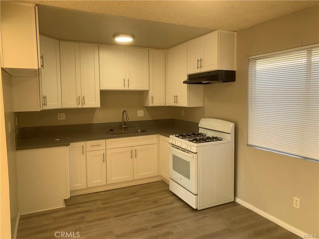 8100 Cerritos