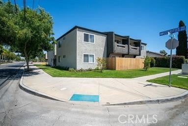 8100 Cerritos