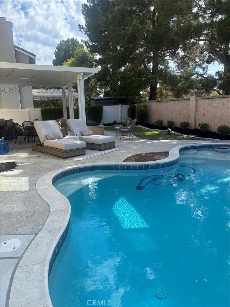 43391 Calle Carabana