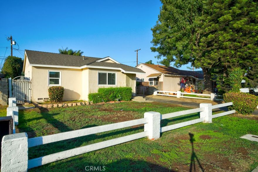 Charming Whittier Home with huge yard! 

Welcome to this adorable 2-bedroom, 1-bathroom home in the desirable city of Whittier, an ideal opportunity for a growing family! Located on a quiet street with wonderful neighbors. This raised-foundation property boasts a huge lot with lush grass and mature trees providing ample shade, offering plenty of room for future expansion or creating your dream outdoor oasis. It's perfect for entertaining friends and family or letting the kids play freely. 

Step inside to a cozy living room featuring beautiful new hardwood floors and dual-pane vinyl windows that offer lovely views of the expansive yard. The large kitchen is both practical and inviting with eco-friendly hardwood floors, durable Formica countertops, and painted cabinets. Two comfortable bedrooms and a full bathroom complete the interior. You simply can't beat this home's fantastic location! Enjoy easy access to biking and walking paths, and appreciate living on a quiet, friendly street. You'll be within walking distance to local parks, a variety of restaurants, and convenient shopping options. Plus, it's just a stone's throw from PIH Hospital and only minutes away from the 5, 605, and 60 freeways, making commutes a breeze. Don't miss out on this incredible opportunity to own a piece of Whittier!
