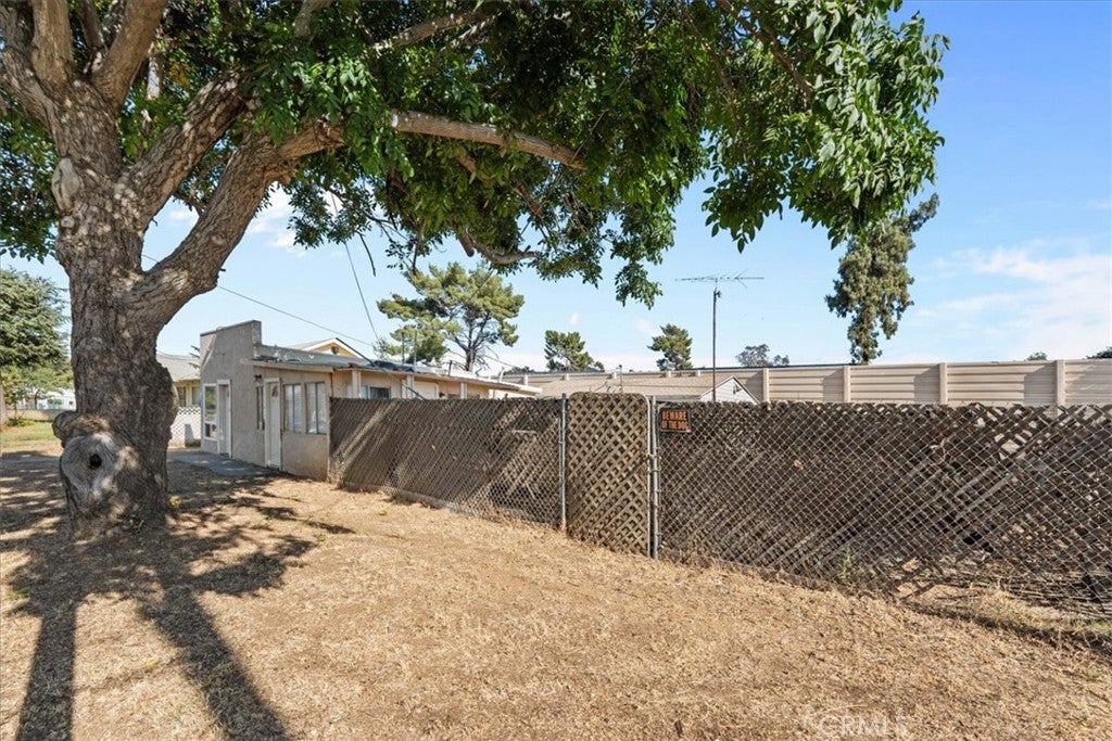 893 E 5th