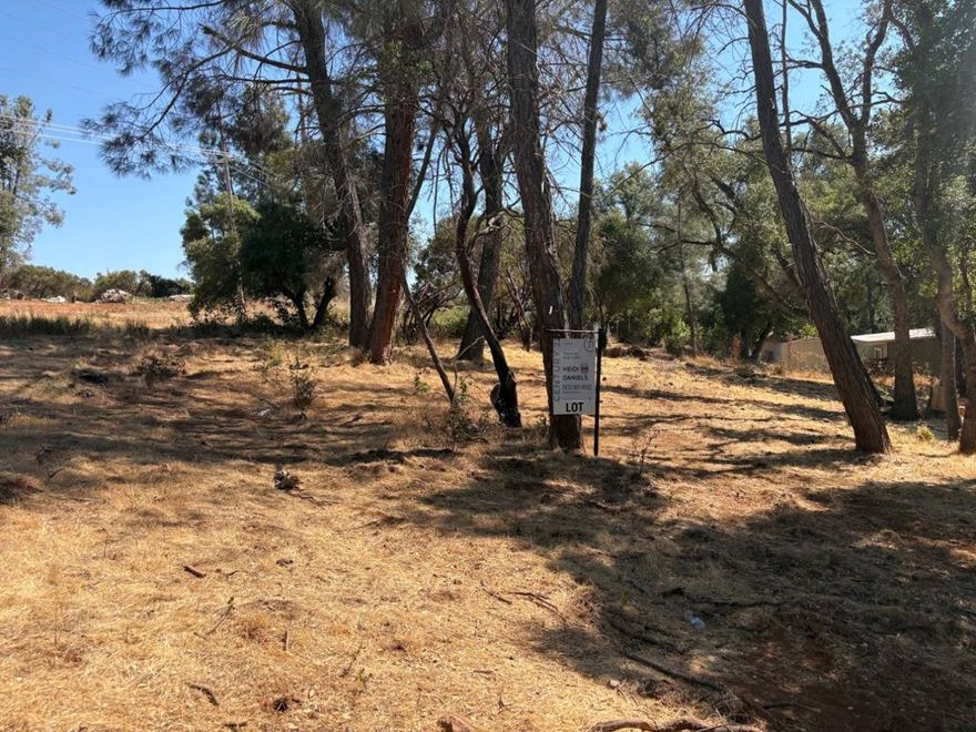 WOW...ONLY 9K!?!? It is clear that the sellers are MOTIVATED :). Exciting Price Reduction...Welcome to this 10,000 square foot lot located in Clearlake California. If you like fishing, stunning views and water, this is the place to be.