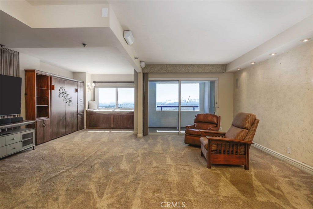 525 E Seaside Way 807