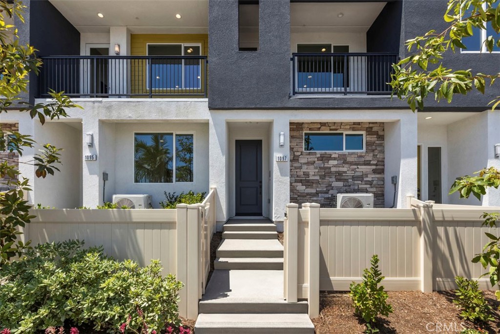 1097 N Harbor Boulevard